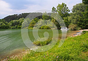 Loď na jezeře Liptovská Mara, Liptov, Slovensko