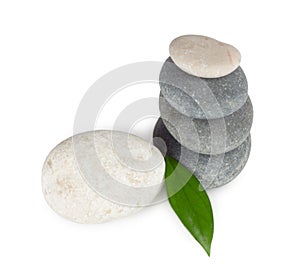 Boat round stones with leaf