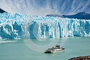 Čln plachtenie najbližšie ľadovec 