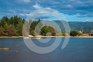 The boat sank on the beach