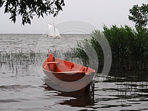 The boat is at the shore of Pleshcheyevo lake .