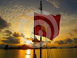 Boat sunet ha long bay