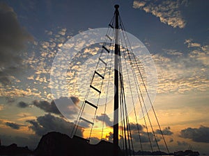 Boat sunet ha long bay