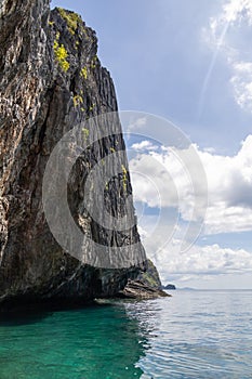 Boat trip to cliffs in El Nido, Palawan