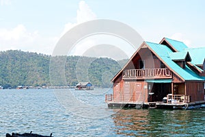 à¸ºBoathouse, float raft downstream on the river