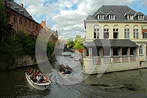 2 boats on the canals of Bruges