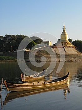 Boats and pagoda