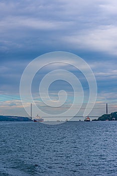 Sobre el el mar a sultán puente 