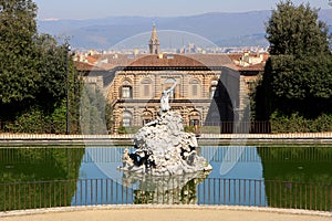 Boboli gardens and Palazzo Pitti photo