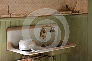 Bodie State Historic Park: wash-basin/washstand/sink