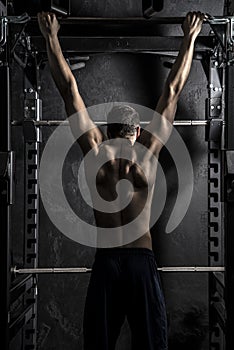 Bodybuilding Strong Man Pull-ups on Bar