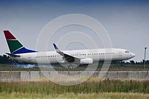 Boeing 737-844 Landing photo