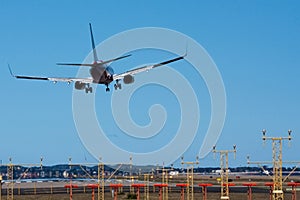 Boeing 737 in crosswind landing.