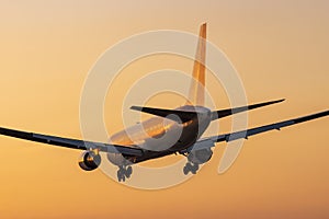 Boeing 767 landing at dusk