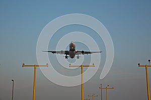 An boeing aircraft coming into land.