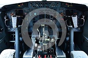Boeing 737 cockpit photo