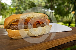 boerewors roll with relish and napkin