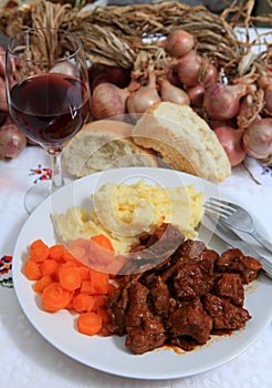 Boeuf bourguignonne meal with wine and bread