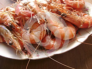 Boil tiger prawns