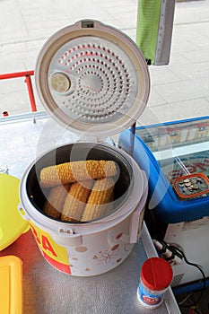 Boiled corn on multivarka.