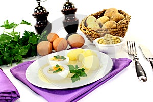 Boiled eggs with mustard potatoes