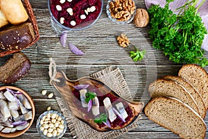 Boiled grated beets, pieces of herring, red onions, nuts on whole grain bread