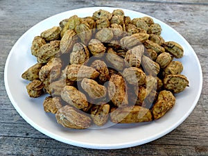 boiled peanuts or Kacang Tanah Rebus.