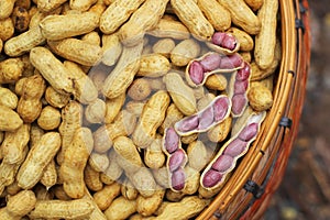 Boiled peanuts in the market