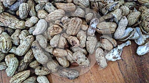 Boiled peanuts and skin on wood texture background