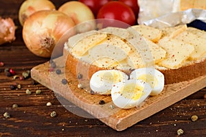 Boiled quail eggs in front of bread with Romadur cheese