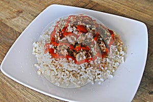 Boiled rice with tuna and tomato.