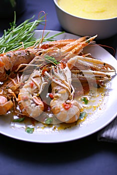 Boiled shrimps with tomato