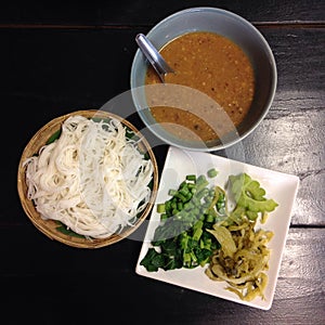 Boiled Thai rice vermicelli ,usually eaten with Nam Prik (Thai style curries)