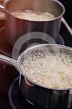 Boiling caramel for confectionery