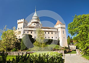 Bojnický zámek nedaleko města Prievidza, Slovensko, Evropa