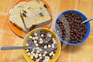 Bole of cereals and a plate with sweet bread