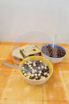 Bole of cereals and a plate with sweet bread