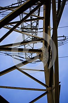 Bolting of a power pole with many cross braces