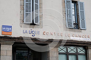 La ligue contre le cancer logo and sign on building office of french league against