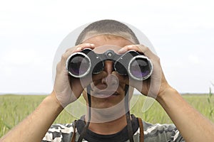 A border war is looking through binoculars