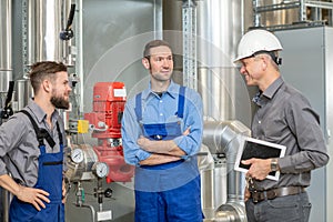 Boss with two worker in conversation