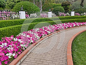 Botanical Gardens Walkway Toward restaurant