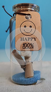 Bottiglia piccola con pergamena