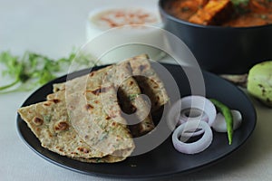 Bottle Gourd Flatbread served with cottage cheese masala. Indian flat bread made of whole wheat flour, grated bottle gourd and