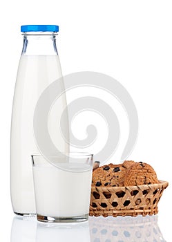 Bottle of milk with oat cookies