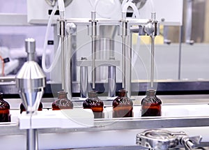 Bottling and packaging of sterile medical products. Machine after validation of sterile liquids. Manufacture of pharmaceuticals.La