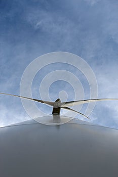 Bottom view of an electric-powered air mill