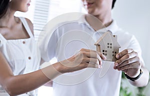 They bought a new home to fulfill their married life, Focusing on a simulated wooden house.