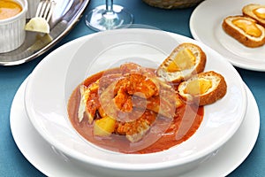 Bouillabaisse, soupe de poisson photo