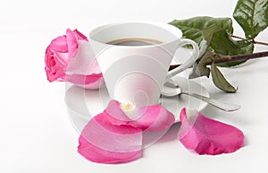 Bouquet of delicate pink roses in a cup on the tab